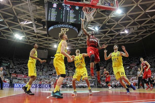 烘托出了他 烘托出了他