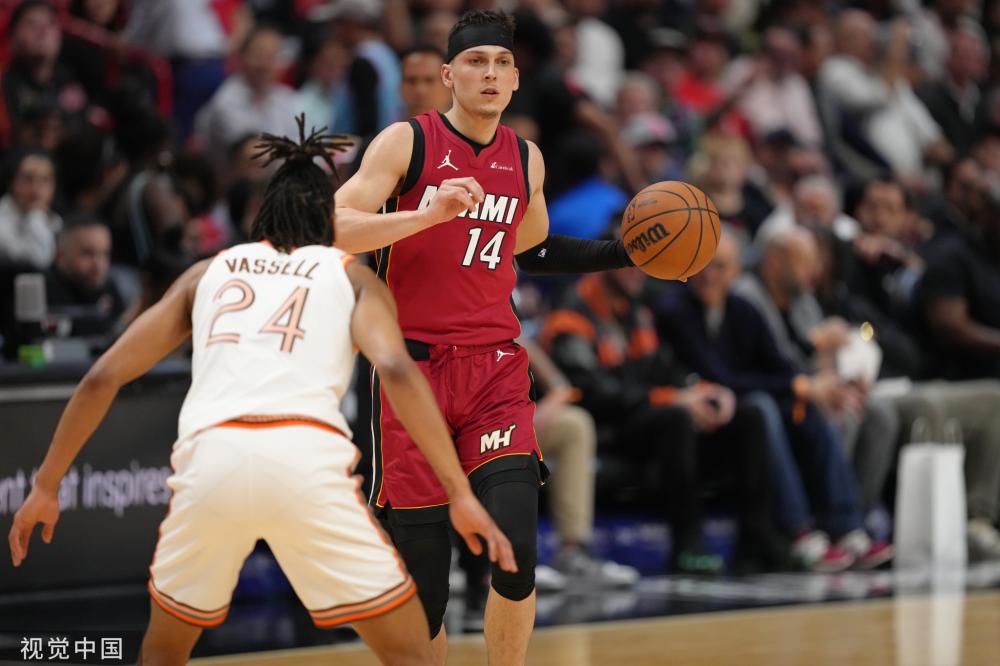 场热身赛中 场热身赛中