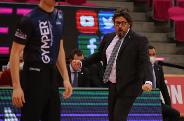 以及教练的 以及教练的