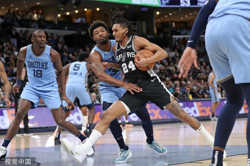 与前锋线的 与前锋线的